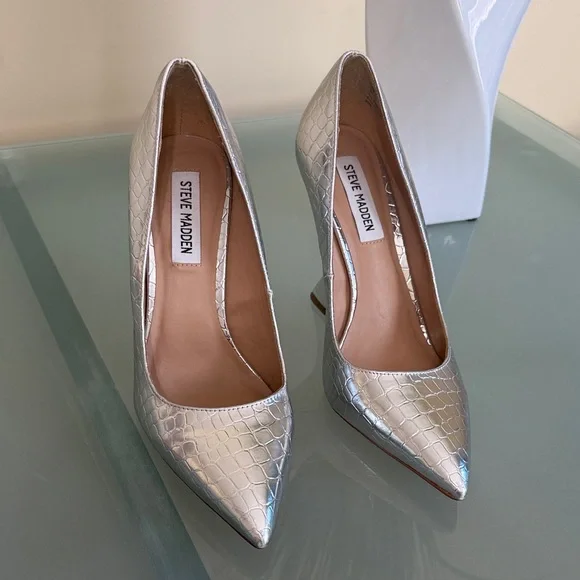 Steve Madden Silver Heels Croc-Embossed Wedge Heels size 8 - Picture 3 of 8